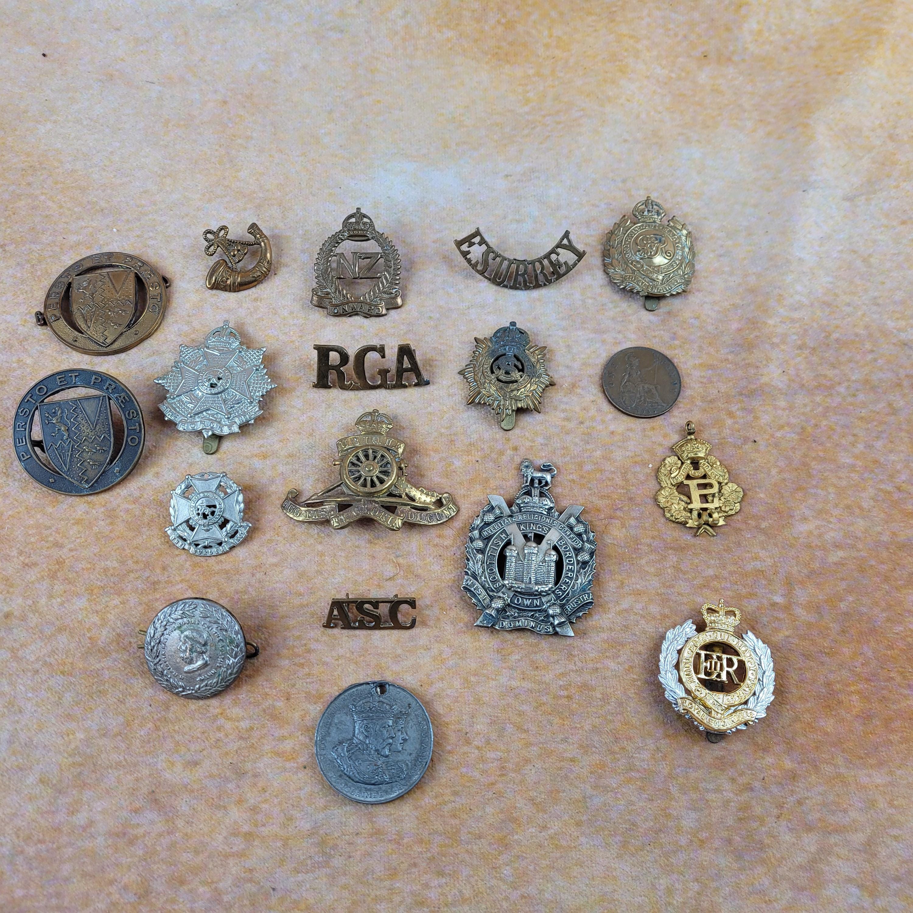 希少 イギリス陸軍ロンドン連隊第10大隊 帽章 (第一次世界大戦1908~12) il_fullxfull.7451514357_364l.jpg