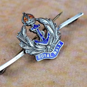 Vintage Royal Navy Military sweetheart brooch. Circa 1930