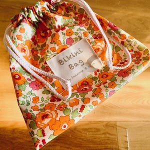 Bikini bag/sac étanche  maillot mouillé/coton enduit liberty /meadow cerise/étiquette oeko tex/cordelette blanche