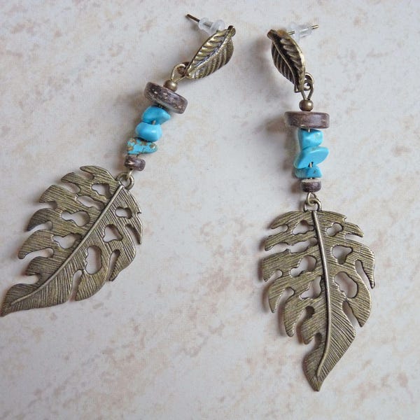 Boucles d'oreille grande feuille bronze, perles turquoises et coco