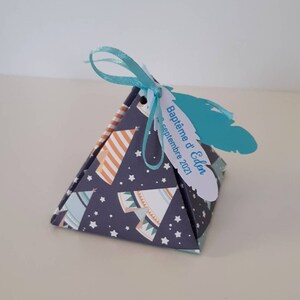 Boite à dragées tipi et plumes, bleu marine, turquoise, orange, baptême, communion