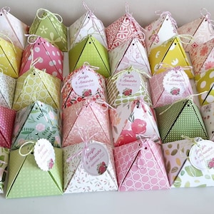 Boites à dragées pyramide, baptême, communion, mariage, fleurs et pois, rose et vert