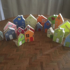 Village de pêcheur coloré/ Maison vendue à l'unité/ Maison en bois flotté, peint/ maison à poser