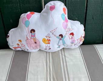 Coussin nuage/cadeau enfant/décoration de chambre