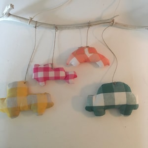 Mobiele kinderauto&#39;s en drijfhout