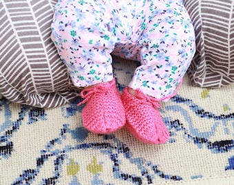 Pink Baby Booties, Pink Baby shoes, Booties, Baby Shower Gift, Gender Reveal Party, Baby girl, Handknitted pink shoes