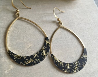 Large lightweight earrings - black and gold dangling earrings - raw brass ear hook - discreet but chic jewelry