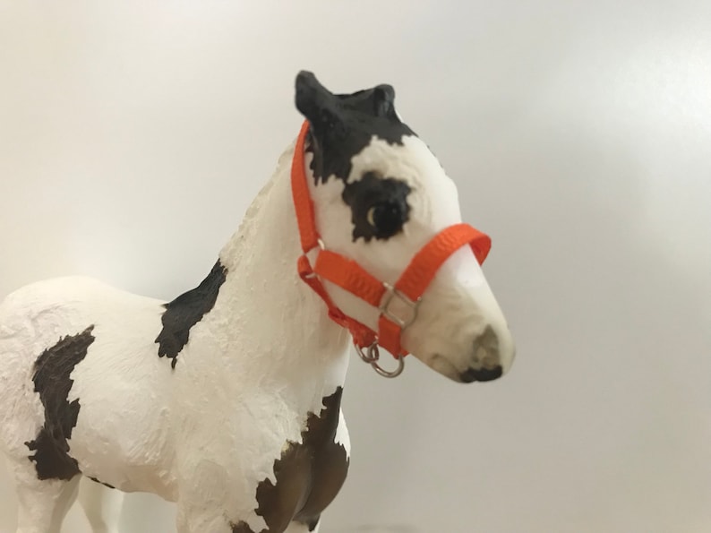 Breyer Traditional 3 Slot Foal Halter 1:9 Scale