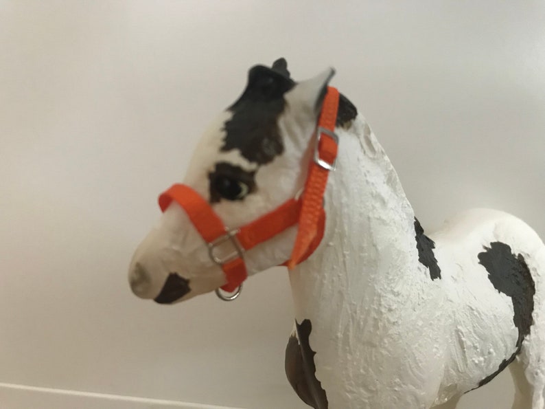 Breyer Traditional 3 Slot Foal Halter 1:9 Scale