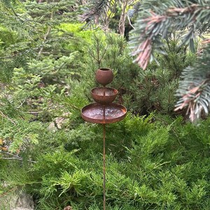 Rusty flower garden stakes, Metal Rain Catchers, Bee Cups outdoor garden decor, Bees Garden Decor, Bee Cups, Butterfly feeder, Water station