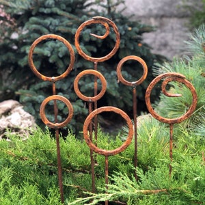 Set of 7 Rusty Metal garden stakes, Rusty garden finials, Metal garden decor, metal yard art, outdoor metal decor, Rusty metal ring decor