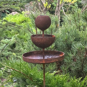 Rusty flower garden stakes, Metal Rain Catchers, Bee Cups outdoor garden decor, Bees Garden Decor, Bee Cups, Butterfly feeder, Water station