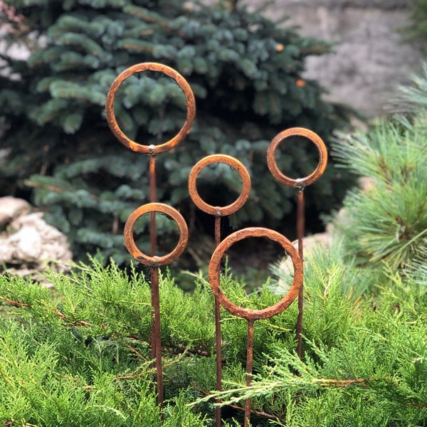 Set of 5 Rusty Metal Garden Stakes, Modern Ring Finials, Outdoor Landscape Sculpture