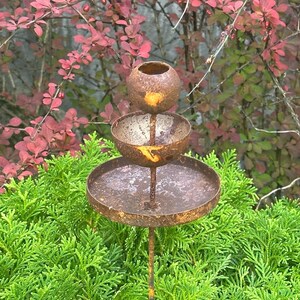 Rusty flower garden stakes, Metal Rain Catchers, Bee Cups outdoor garden decor, Bees Garden Decor, Bee Cups, Butterfly feeder, Water station