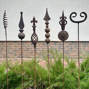 Set of 6 Rustic Metal Garden Stakes – Rusty Peaks, Unique Garden Art, Flower Pot Decor, Gift Idea for Outdoor Spaces