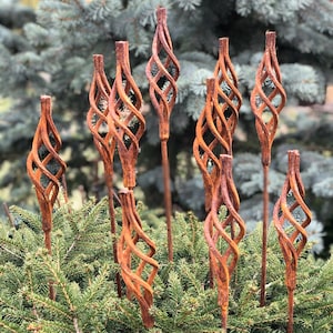 Rostige Blumen 10er-Set, Metallblumengartenpfahl, Metall Gartendekor, Metallhofkunst, Metalldekor für den Außenbereich, rostiges Metall Gartendekor