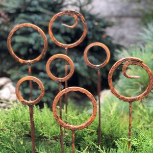 Rustic Metal Garden Stakes - Set of 7 Rusty Ring Finials