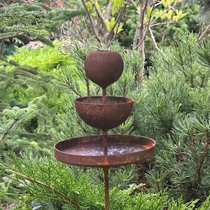 Rusty flower garden stakes, Metal Rain Catchers, Bee Cups outdoor garden decor, Bees Garden Decor, Bee Cups, Butterfly feeder, Water station