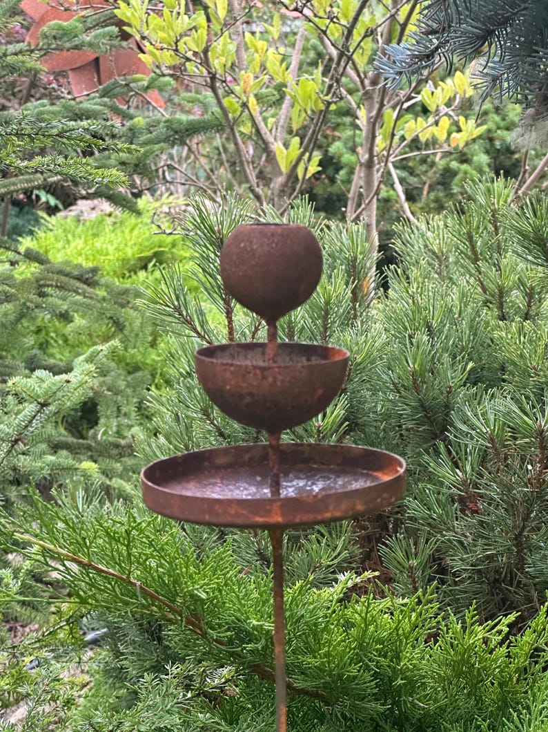 Rusty flower garden stakes, Metal Rain Catchers, Bee Cups outdoor garden decor, Bees Garden Decor, Bee Cups, Butterfly feeder, Water station