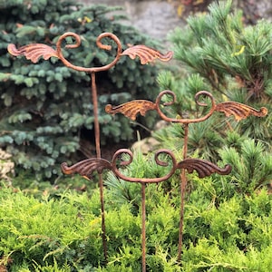 Rusty Metal Garden Stakes & Finial – Rustic Yard Art, Outdoor Metal Decor, Weathered Garden Ornaments, Handmade Rustic Garden Decorations