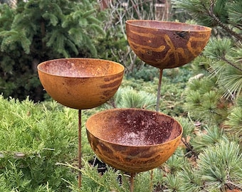 Set aus 3 großen, rostigen Regenfängern (15 cm Durchmesser), Vogeltränken-Spießen aus Metall, Gartendekoration