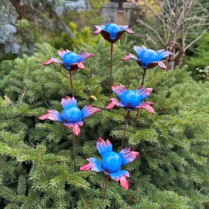 Colorful Metal Flowers Set of 6 – Vibrant Garden Decor, Outdoor Yard Art, Handmade Floral Sculptures, Brighten Landscape, Rustic Ornaments