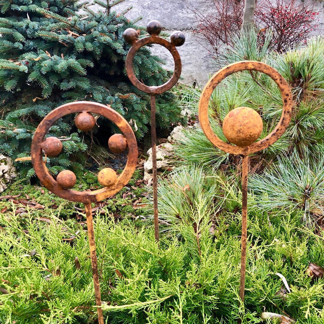 Set of 3 Rusty Metal Garden Stakes Rusty Garden Finials Etsy
