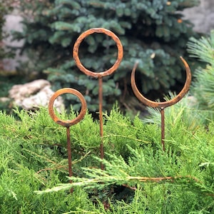 Set of 3 Rusty Metal garden stakes, Rusty garden finials, Metal garden decor, metal yard art, outdoor metal decor, Rusty metal garden decor