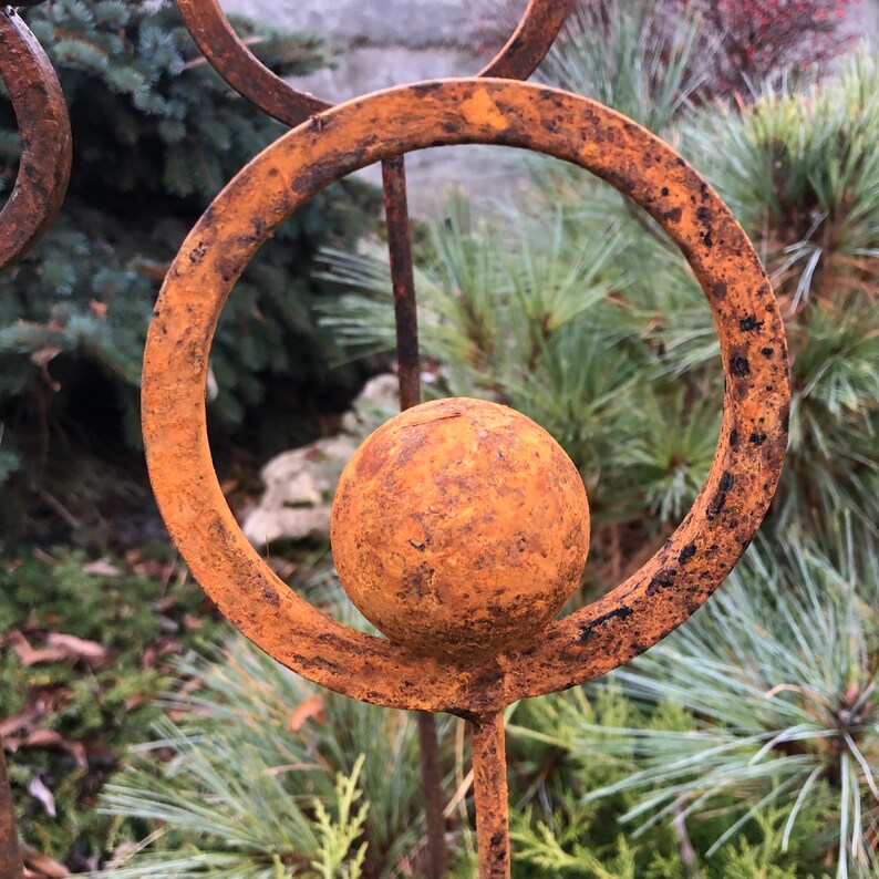 Set of 8 Rusty Metal Garden Stakes Rusty Garden Finials Etsy