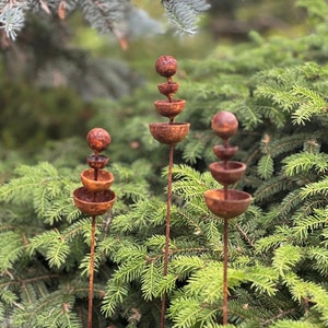 Rusty Outdoor Decor Set of 3 Tiny Flower Garden Stakes, Metal Flower Garden Decor, Rustic Metal Yard Art, Outdoor Metal Garden Decoration