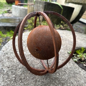 8’’ Rusty Metal Sphere – Outdoor Garden Decor, Weathered Steel Ornament, Rustic Yard Art, Zen-Inspired Sculpture, Industrial Metal Accent