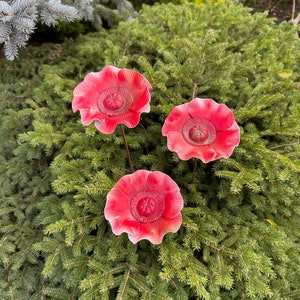 Colorful Metal Flowers Set of 3 – Vibrant Outdoor Garden Decor, Handmade Yard Art, Weather-Resistant Floral Sculpture, Rustic Patio Ornament