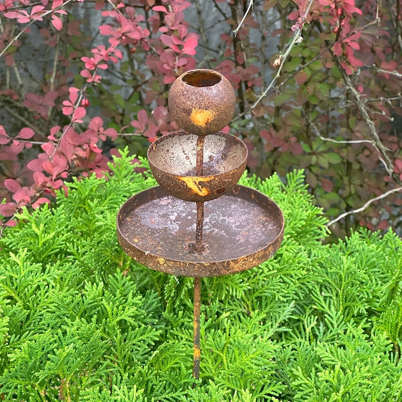 Rusty flower garden stakes, Metal Rain Catchers, Bee Cups outdoor garden decor, Bees Garden Decor, Bee Cups, Butterfly feeder, Water station