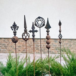Rusty Set of 6 Metal Peaks, Rusty Metal Garden Stakes, Garden Art, Rustic Garden Stakes, Garden Art, Gift Idea Flower Pot
