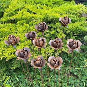 10 flores de metal, estacas para jardín de flores, decoración de metal oxidado, arte de metal para jardín, decoración al aire libre, arte al aire libre, rosal, estacas para jardín, arte para jardín