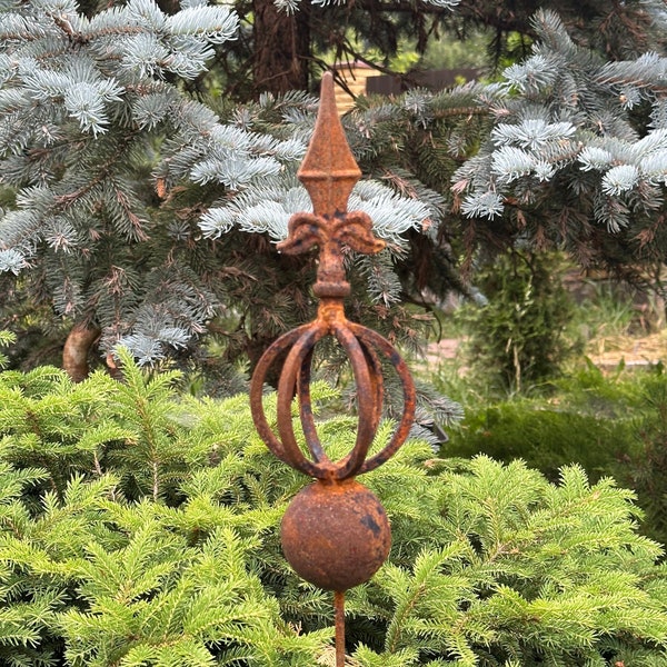 Rusty Metal garden stakes, Rusty garden finial, Metal garden decor, outdoor garden metal decor, Rusty metal garden decor