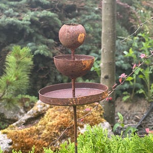 Rusty flower garden stakes, Metal Rain Catchers, Bee Cups outdoor garden decor, Bees Garden Decor, Bee Cups, Butterfly feeder, Water station
