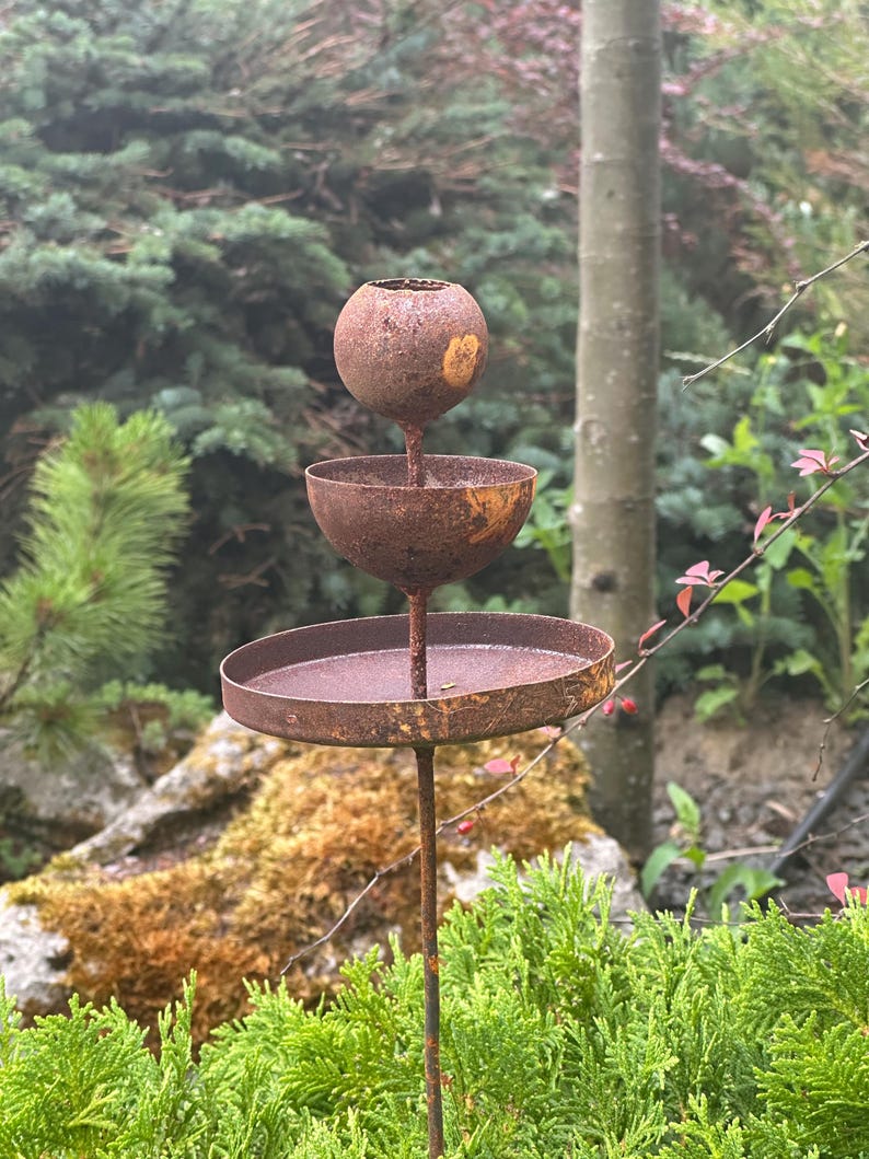 Rusty flower garden stakes, Metal Rain Catchers, Bee Cups outdoor garden decor, Bees Garden Decor, Bee Cups, Butterfly feeder, Water station