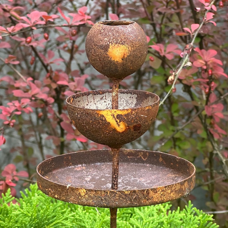 Rusty flower garden stakes, Metal Rain Catchers, Bee Cups outdoor garden decor, Bees Garden Decor, Bee Cups, Butterfly feeder, Water station