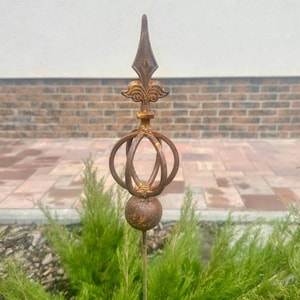 Rusty Metal Garden Stakes, Rusty Garden Finial, Metal Garden Decor, Outdoor Garden Metal Art, Rustic Yard Ornament Weathered Metal Sculpture