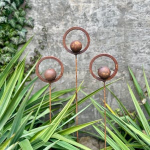 Rusty Metal garden stakes, Set of 8 Rusty garden finials, Metal garden decor, metal yard art, outdoor metal decor, Rusty metal ring decor