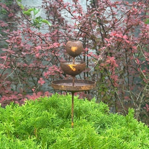 Rusty flower garden stakes, Metal Rain Catchers, Bee Cups outdoor garden decor, Bees Garden Decor, Bee Cups, Butterfly feeder, Water station
