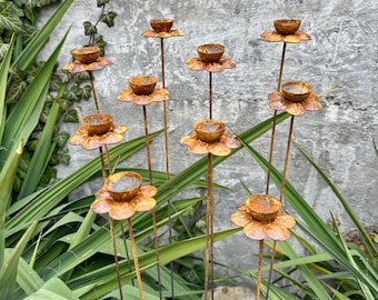 Juego de 10 estacas de metal oxidado con forma de flor de narciso para decoración de jardín, césped, patio y camino.