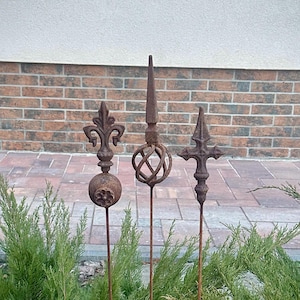 Rusty Metal Garden Finial Stakes - Rustic Yard Art Decor - Set of 3
