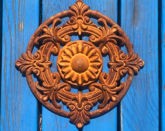 Rustiek metalen wanddecor: vintage boho cortenstaal tuinkunst