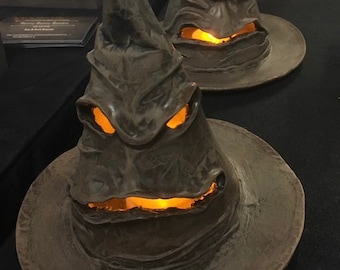 Luminaire avec chapeau de tri sculpté à la main | Décoration magicien lumineux