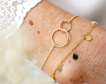 Armband zwei Ringe versilbert oder vergoldet an Kette.
