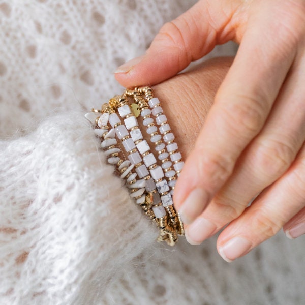 Bracelet perles irrégulières naturelles et dorées