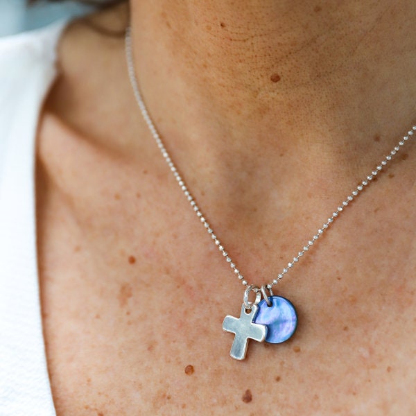 Collier religieux croix argent sur lacet coton ou sur chaîne