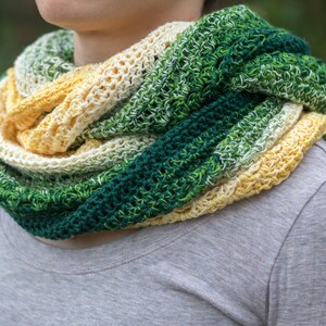 Infinity Scarf, scarf, shoulder wrap, gift for her, Wolltraum Swiss yarn, green gradient yarn